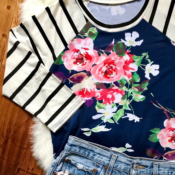 🆕 Floral & Stripes 3/4 Sleeve Tee - Picture 2 of 6
